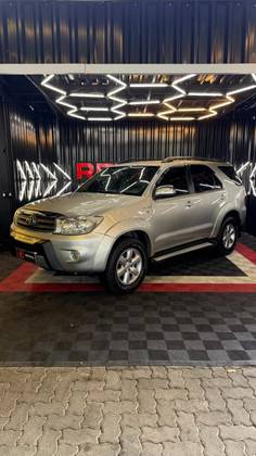 TOYOTA HILUX SW4 4.0 SRV 4X4 V6 24V GASOLINA 4P AUTOMÁTICO TOYOTA HILUX SW4 4.0 SRV 4X4 V6 24V GASOLINA 4P AUTOMÁTICO